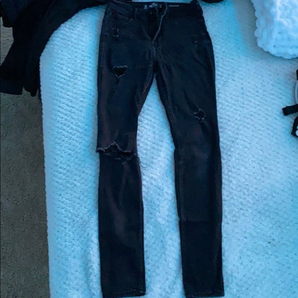 HOLLISTER HIGH RISE RIPPED JEANS - Picture 2 of 5